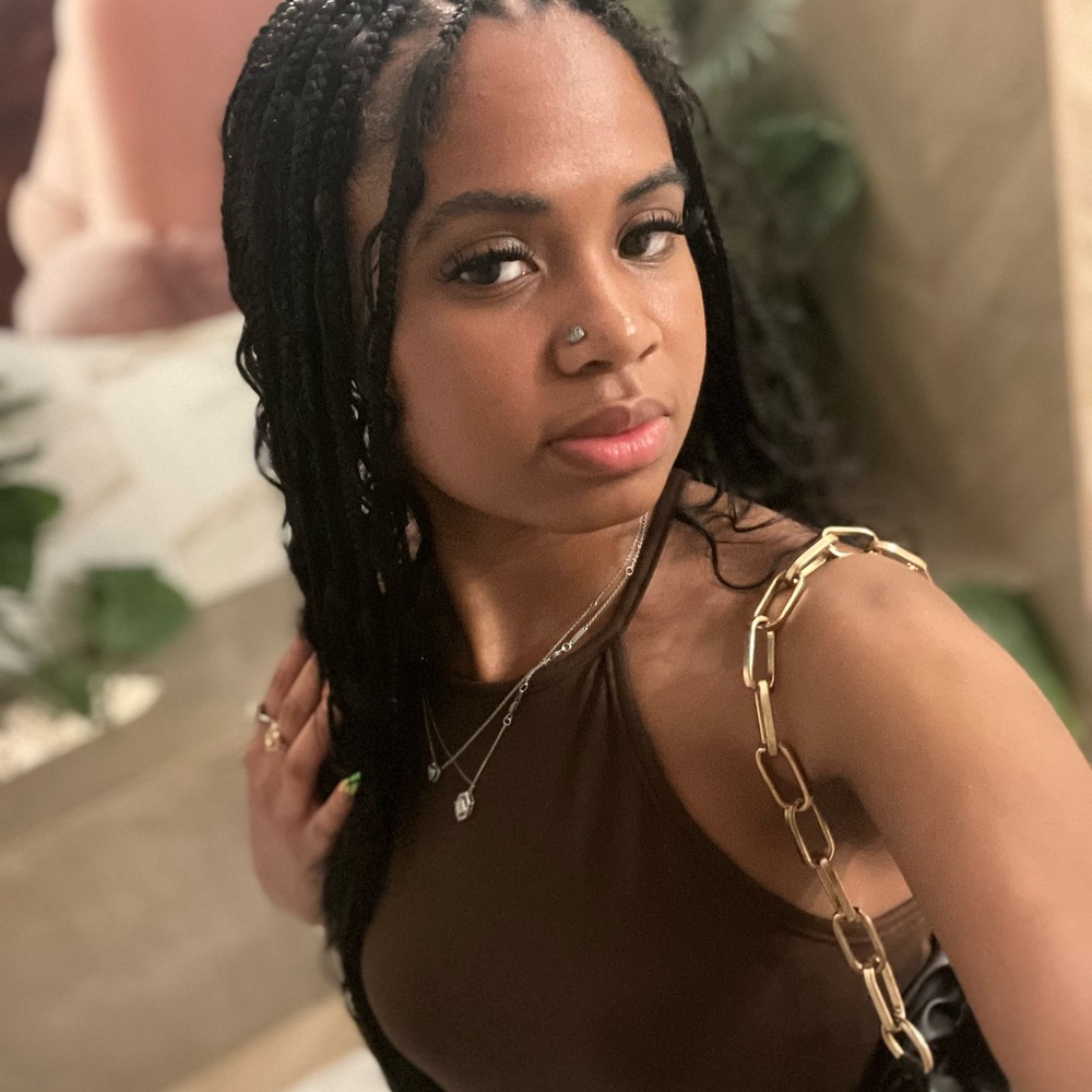 Meet your Posher, Leila